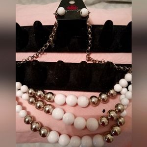 Paparazzi jewelry set brand-new necklace and bracelet